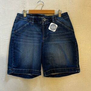 LEE “Regular Fit” mid rise shorts